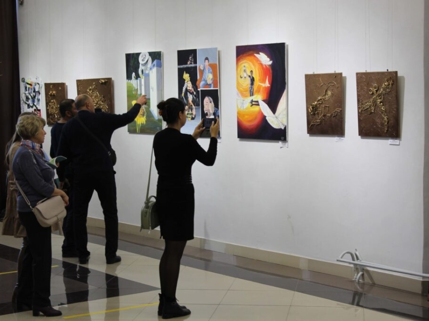 Более 100 лучших работ представили забайкальцы на юбилейной выставке «Мост через реальность»